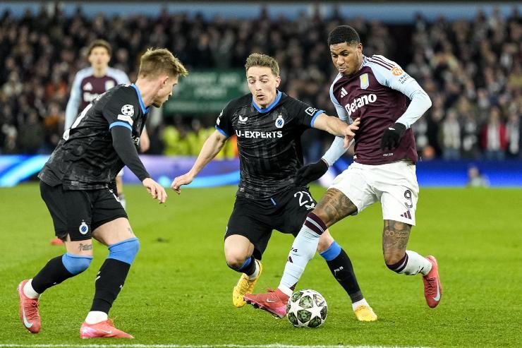 Marcus Rashford in azione con la maglia dell'Aston Villa
