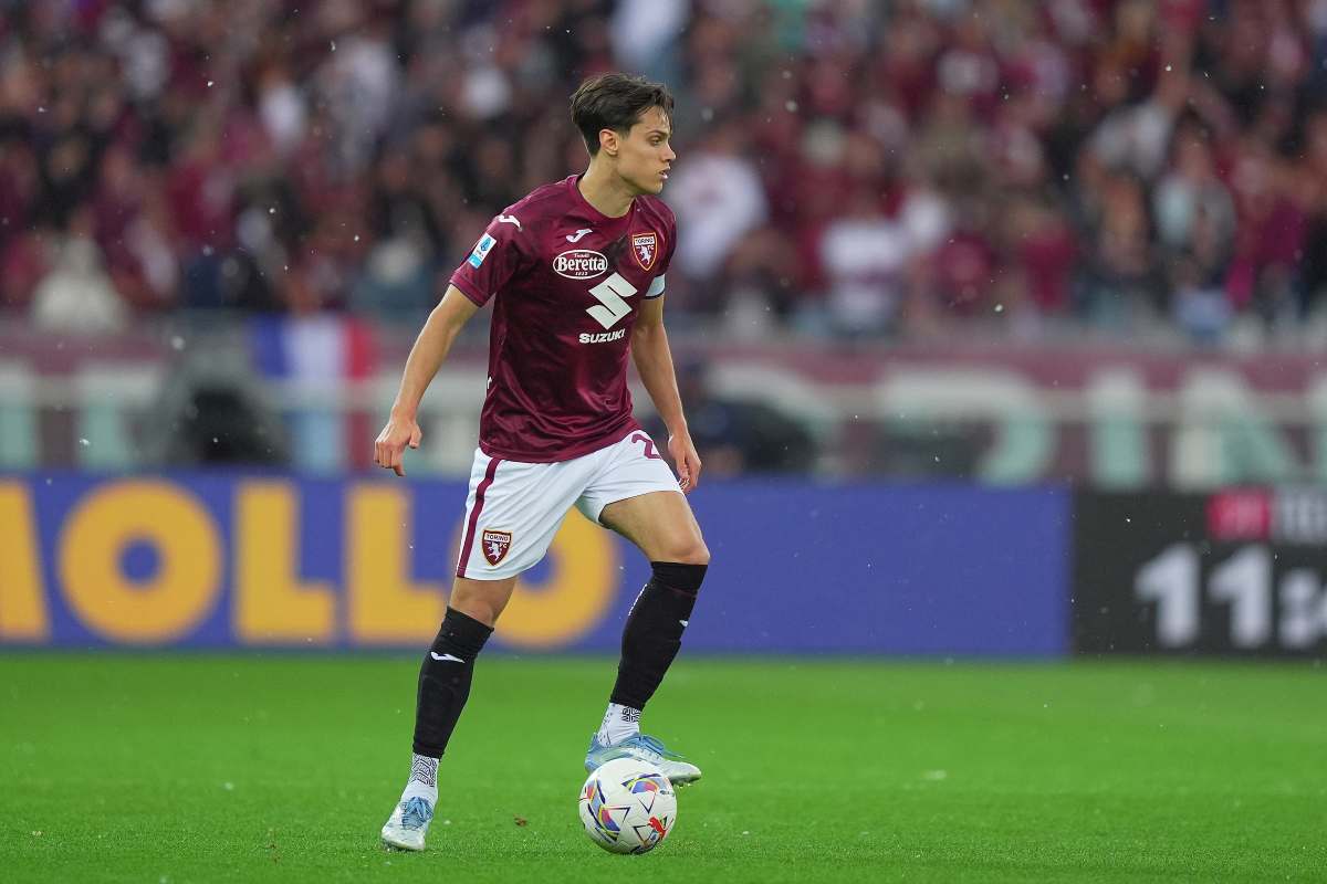 Samuele Ricci stoppa il pallone