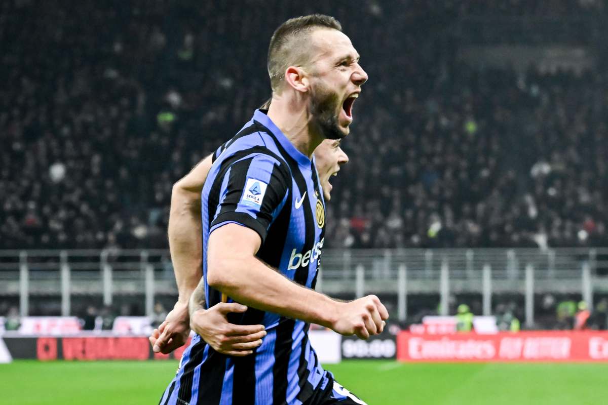 L'esultanza di Stefan de Vrij dopo il gol