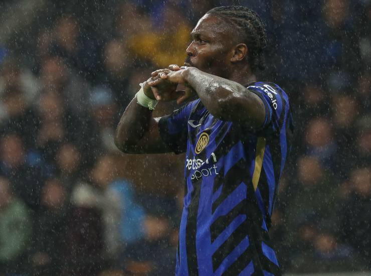 Thuram con le mani in bocca
