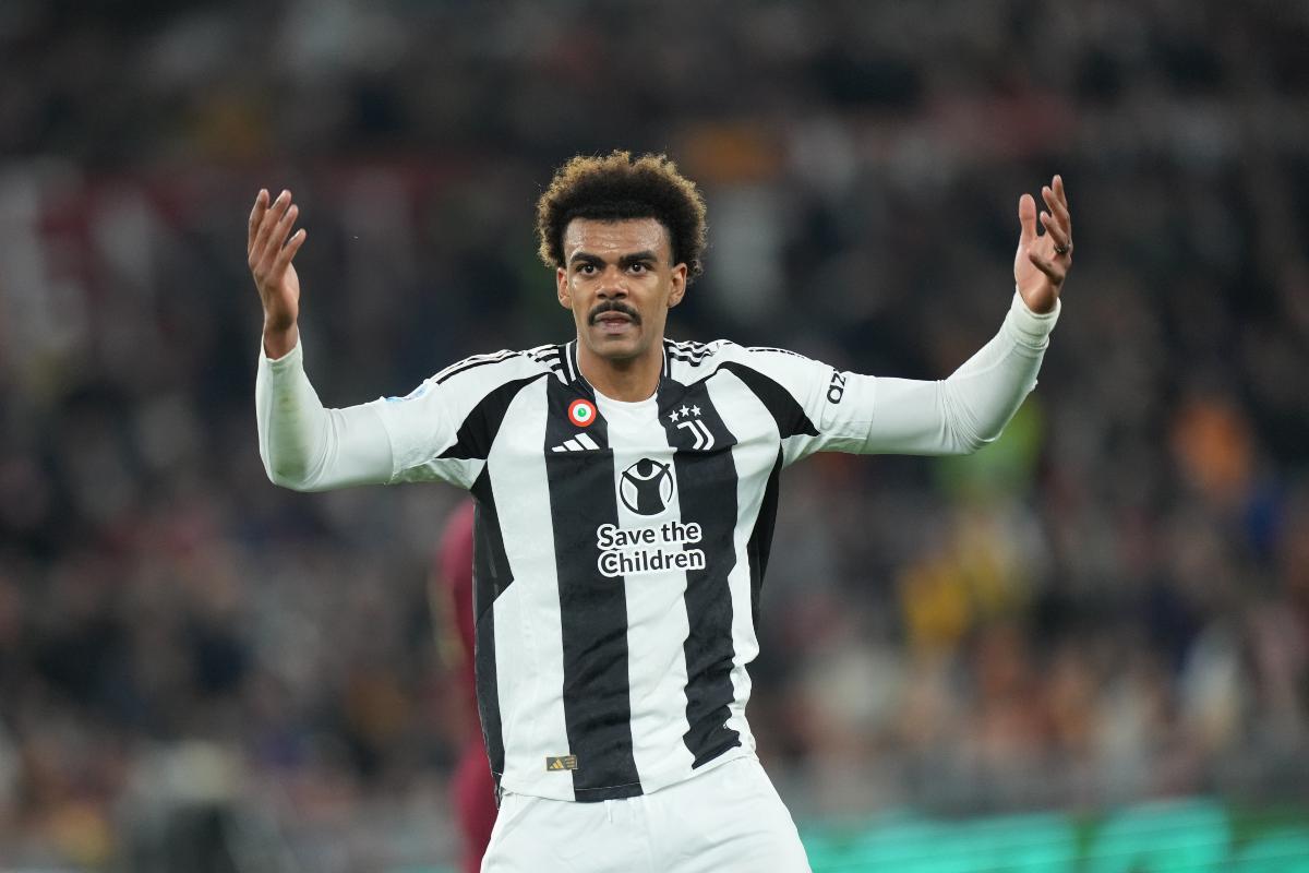 Renato Veiga in azione con la maglia della Juventus