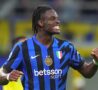Yann Bisseck esulta con l'Inter