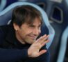Antonio Conte saluta dalla panchina