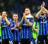 i giocatori dell'Inter salutano il pubblico