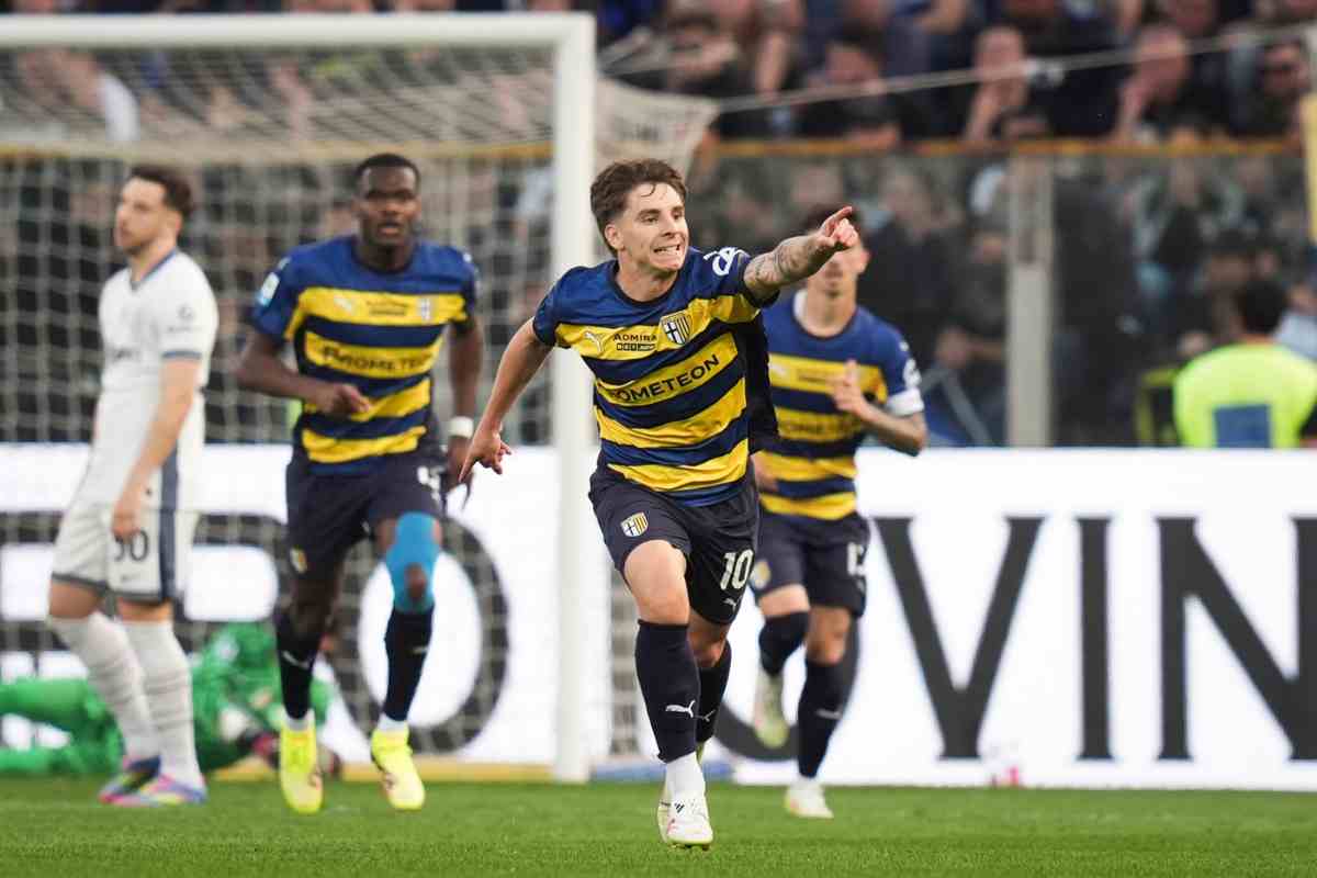 Adrian Bernabé esulta dopo il gol segnato all'Inter