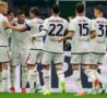 i calciatori del Bologna esultano dopo un gol