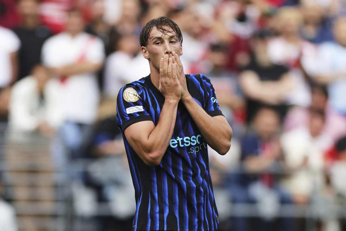 Esposito con le mani in faccia