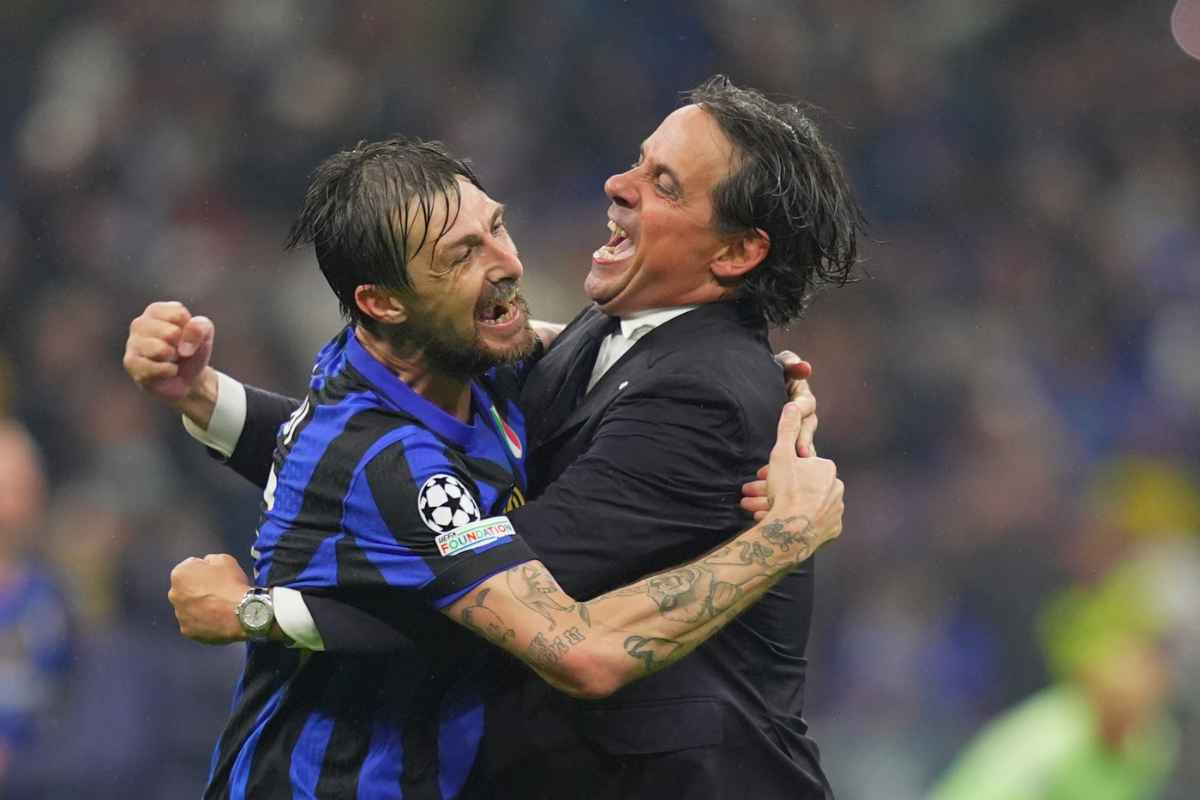 Acerbi abbraccia Simone Inzaghi