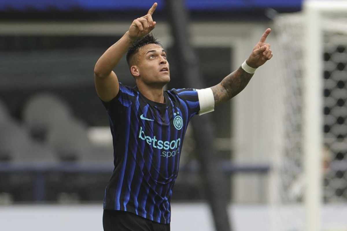 Lautaro Martinez esulta