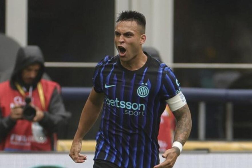 Lautaro esulta dopo il gol all'Urawa