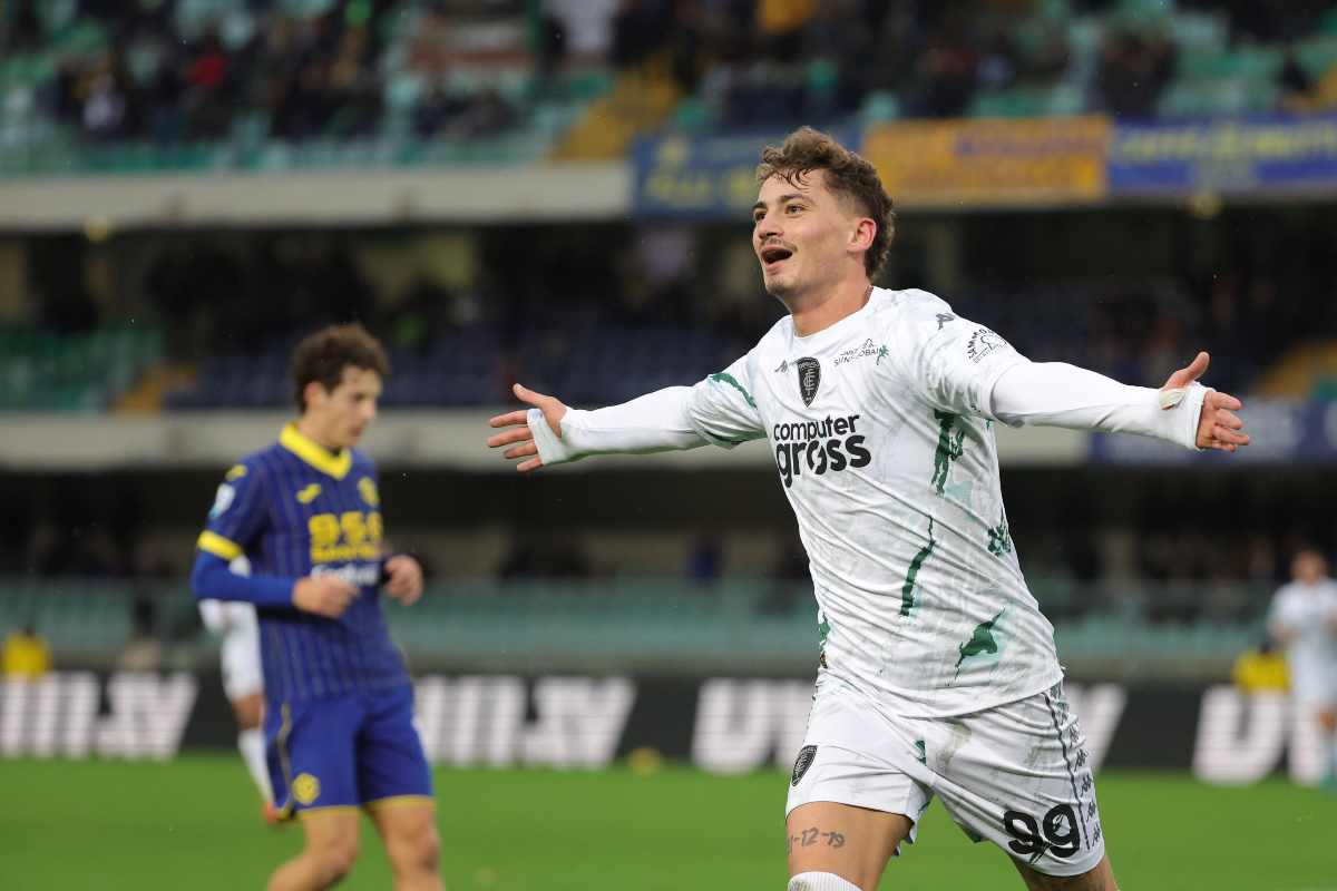 Sebastiano Esposito esulta dopo un gol segnato con l'Empoli