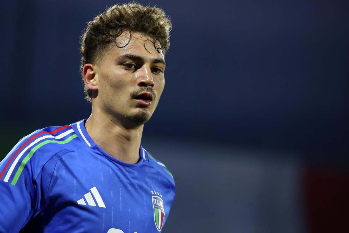 Sebastiano Esposito con la maglia della nazionale U21