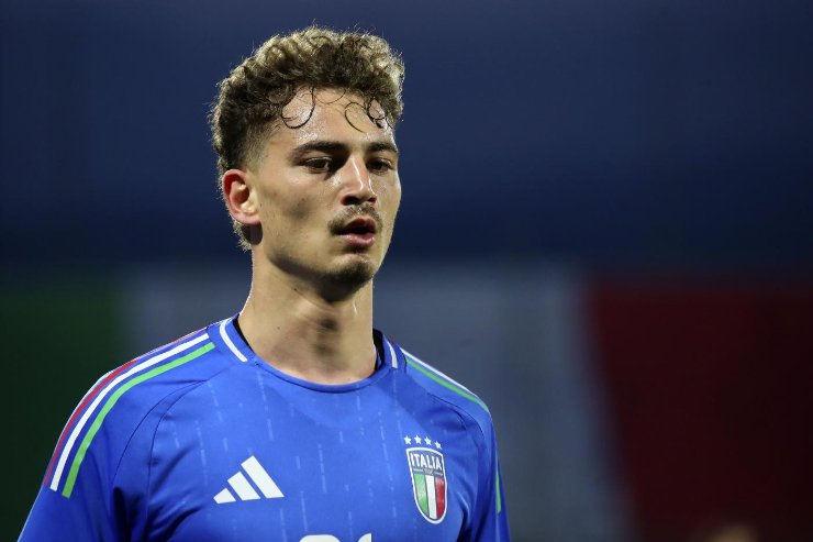 Sebastiano Esposito con la maglia della Nazionale Under 21