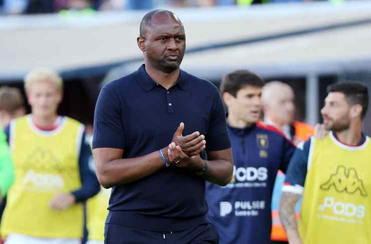 Vieira davanti la panchina