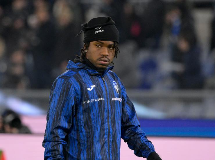 Lookman durante un riscaldamento