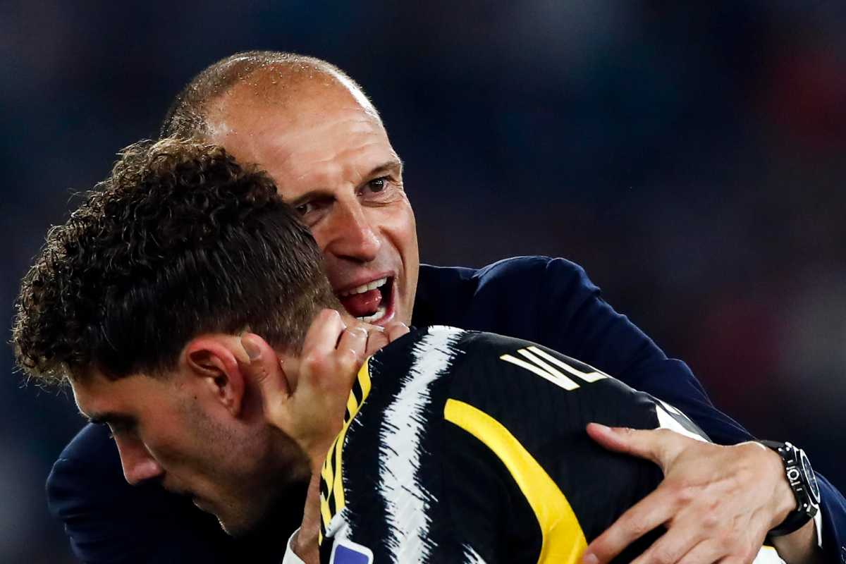 Allegri abbraccia Vlahovic