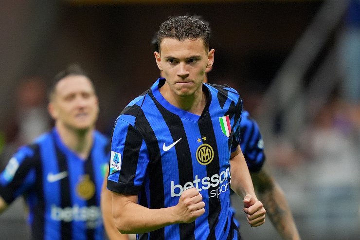 Kristjan Asllani in azione con la maglia nerazzurra