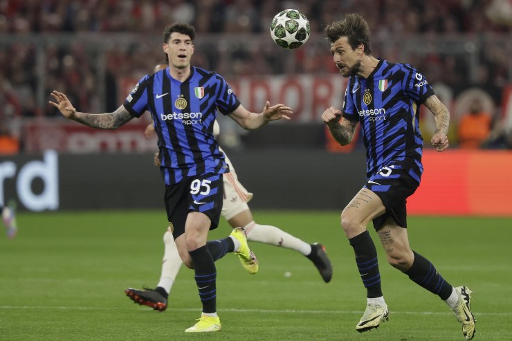 Alessandro Bastoni e Francesco Acerbi in azione con la maglia dell'Inter