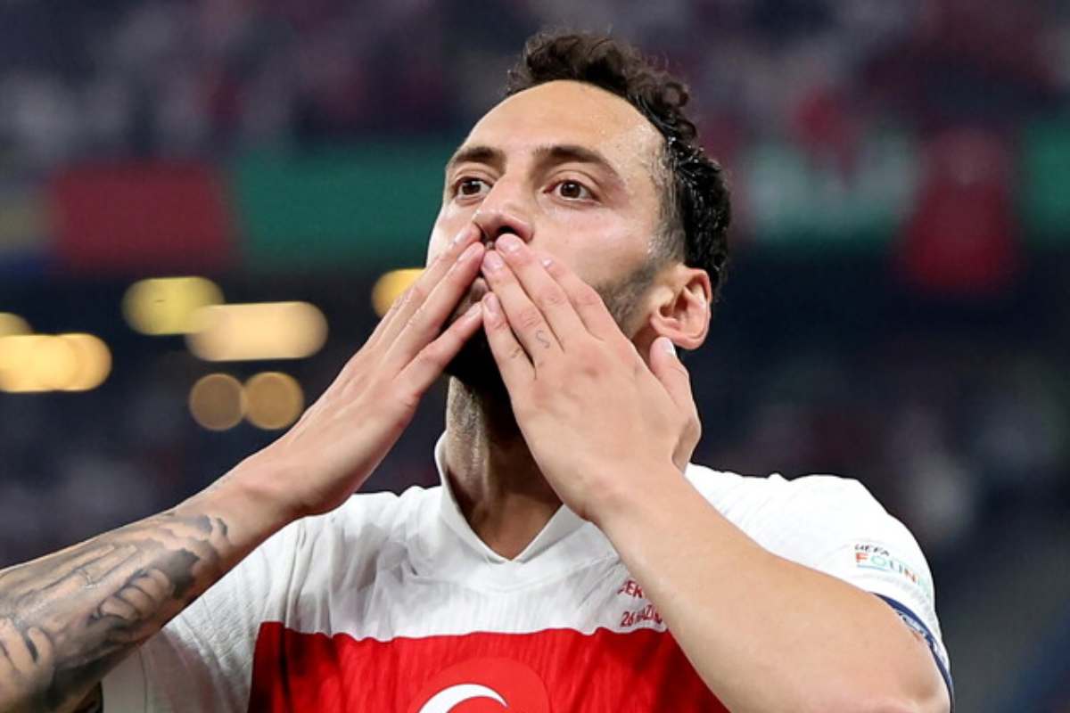 Calhanoglu con la maglia della Turchia