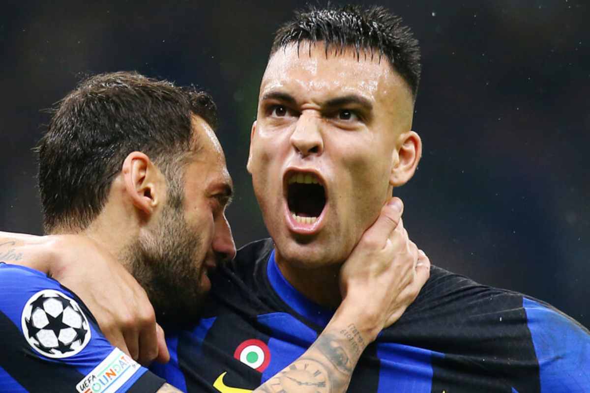 Calhanoglu abbraccia Lautaro