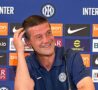 Cristian Chivu sorridente in conferenza stampa