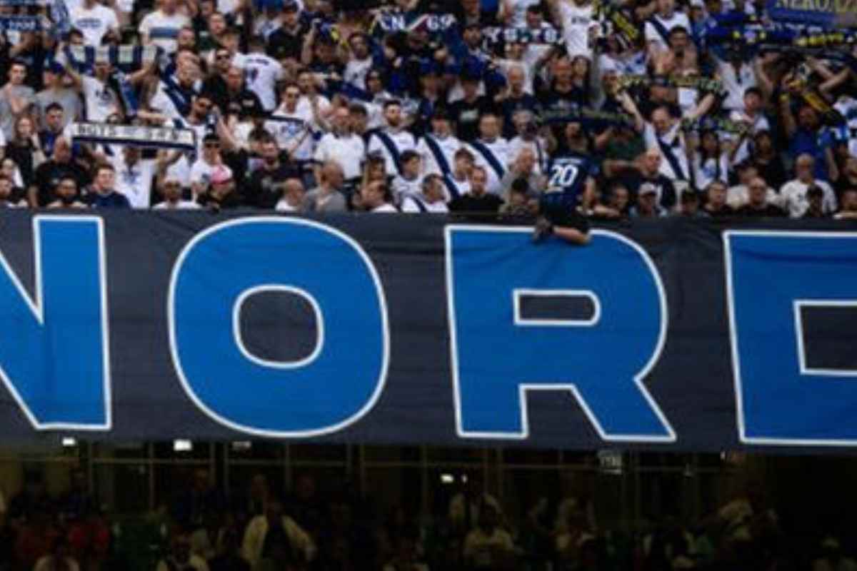 Lo striscione della Curva Nord
