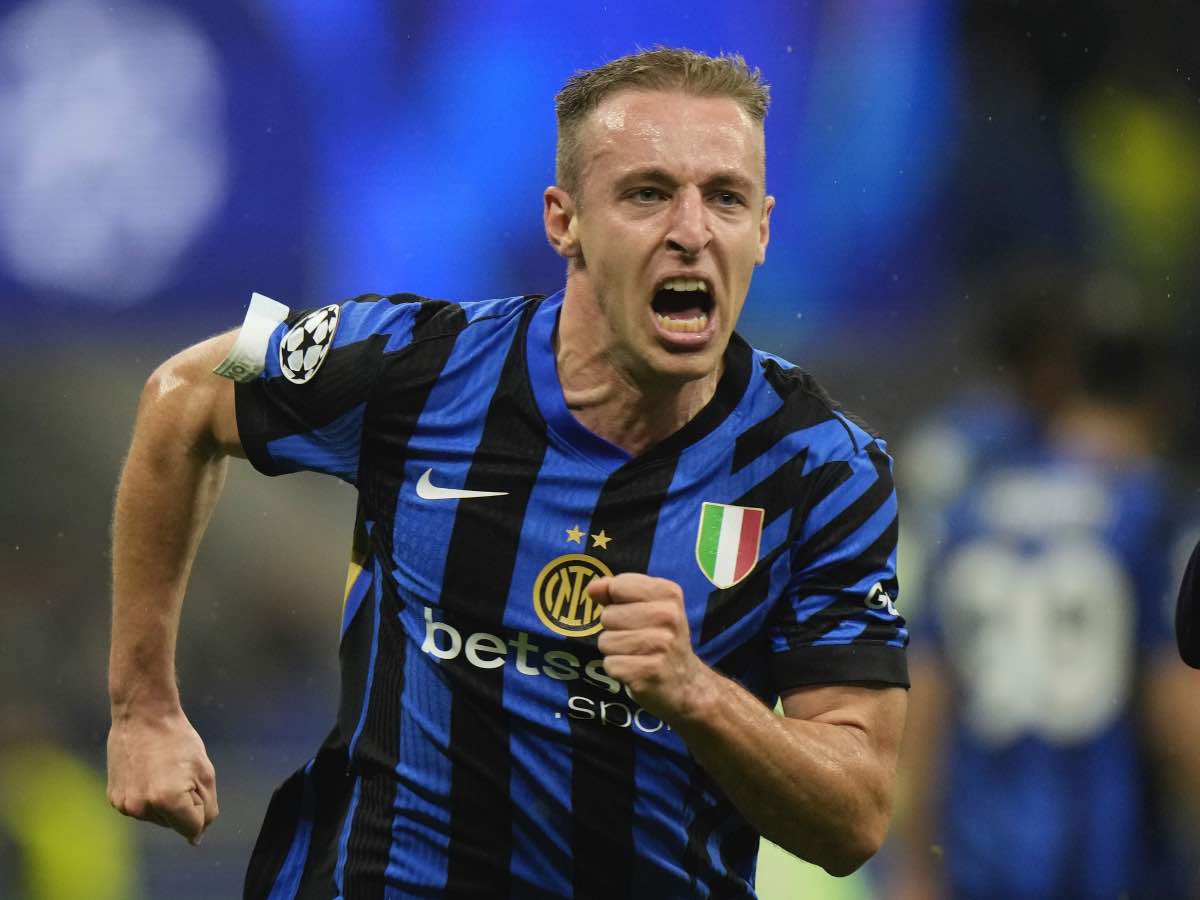 Davide Frattesi esulta per un gol