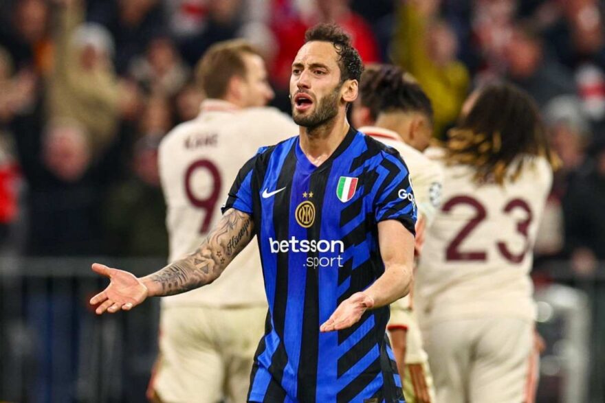 Hakan Calhanoglu in un match di Champions dello scorso anno