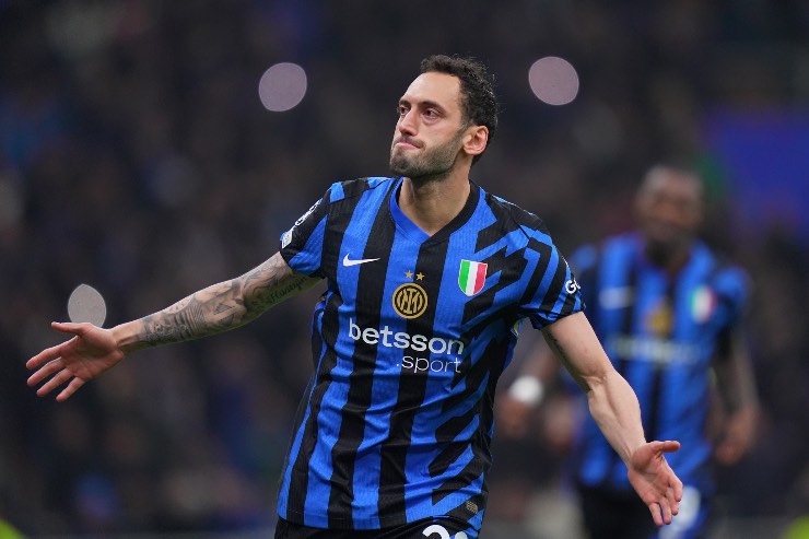 Calhanoglu esulta