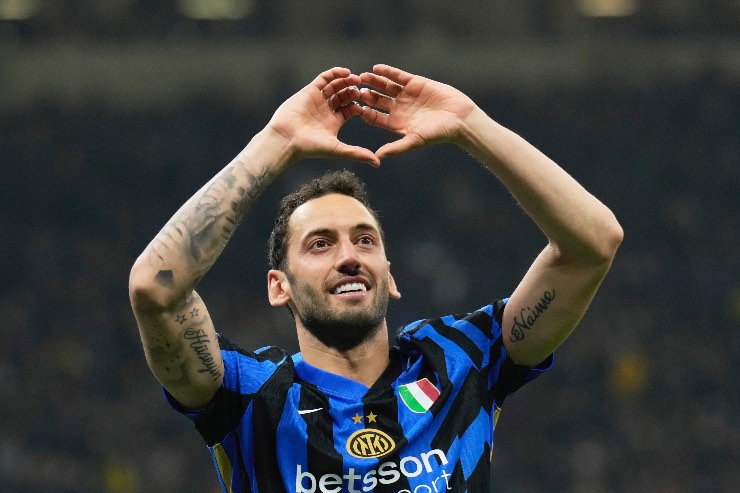 Calhanoglu esulta