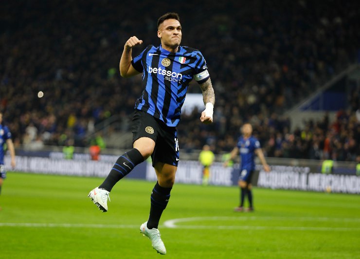 Lautaro esulta dopo un gol