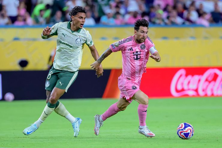 Il duello tra Richard Rios e Leo Messi
