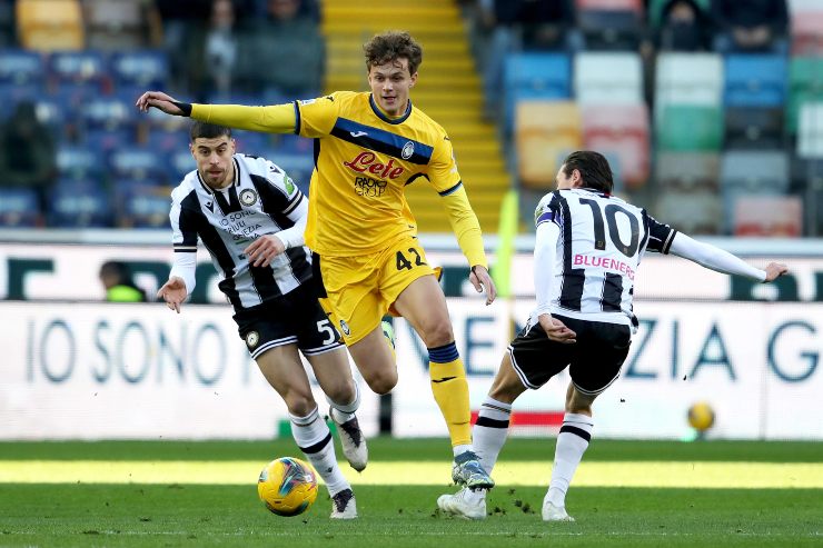 Giorgio Scalvini in azione con la maglia dell'Atalanta