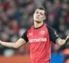 Xhaka con le braccia larghe