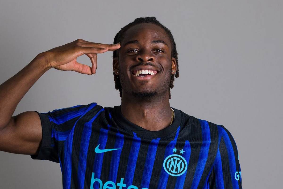Bisseck con la nuova maglia dell'Inter