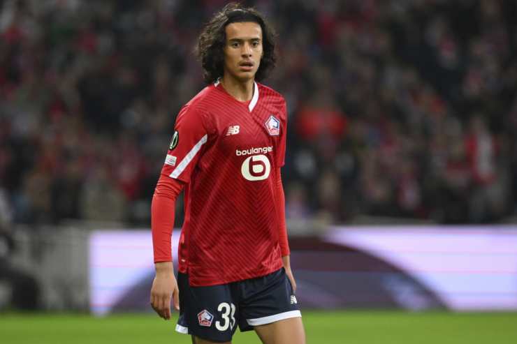 Bouaddi in campo con il Lille