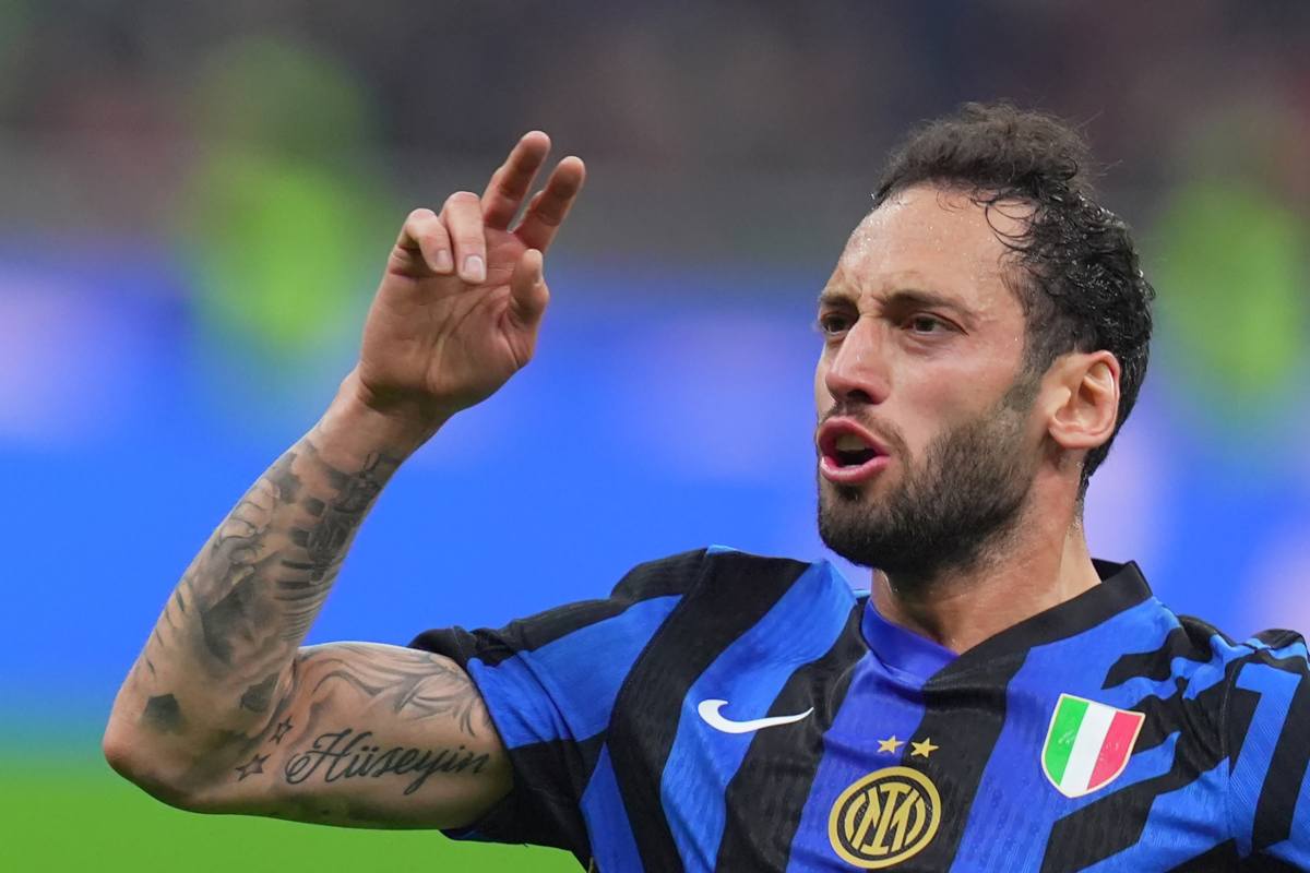 Calhanoglu esulta dopo un gol con l'Inter