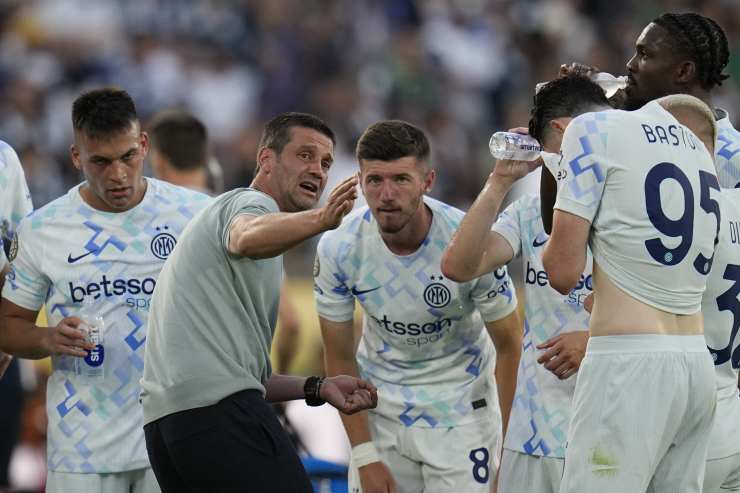 Chivu dà indicazioni