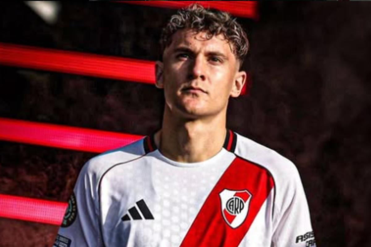 Colidio con la maglia del River Plate