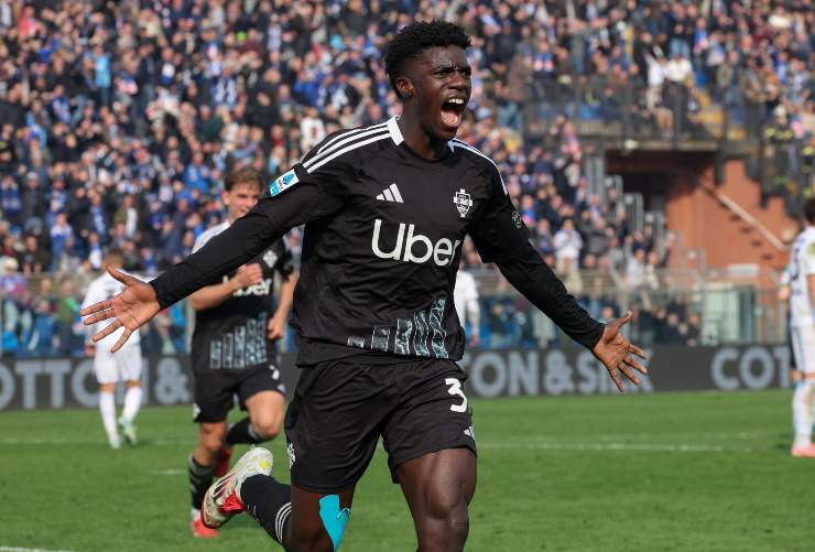 Diao esulta dopo un gol col Como