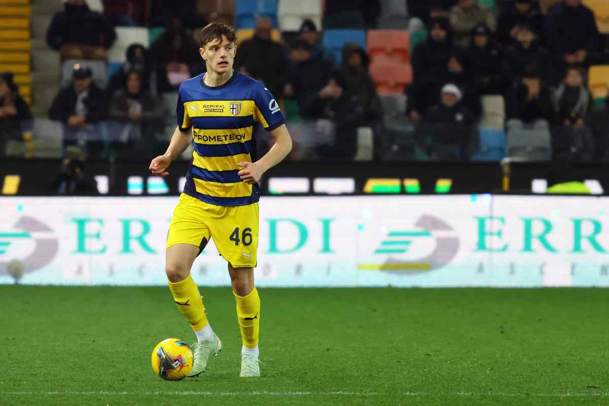 Giovanni Leoni con la maglia gialloblu del Parma