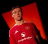Hojlund con la maglia del Manchester United