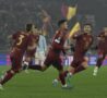 Lorenzo Pellegrini esulta dopo un gol con la Roma