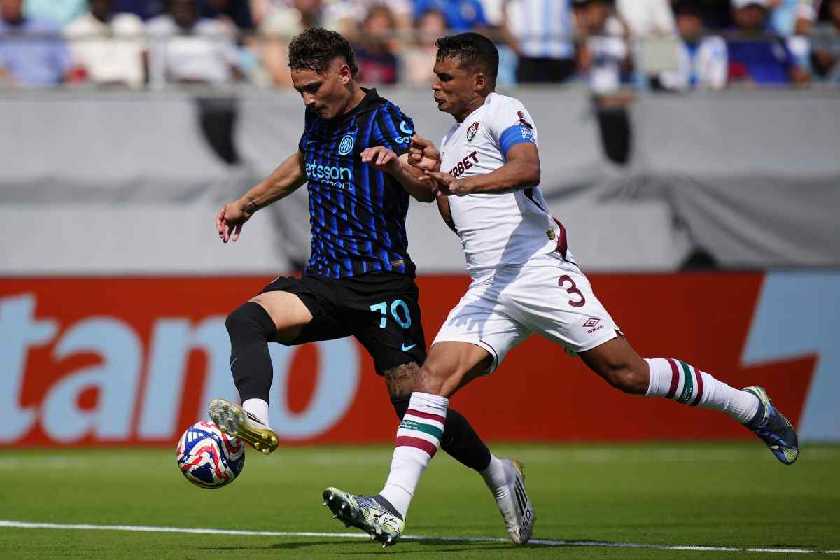 Sebastiano Esposito contrastato da Thiago Silva in Inter-Fluminense
