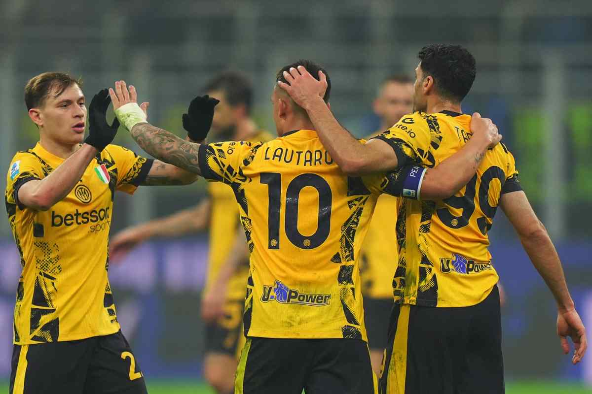 Taremi con Lautaro e Barella