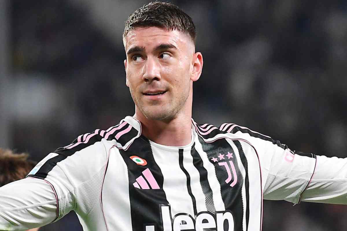 Vlahovic esulta dopo un gol con la Juventus