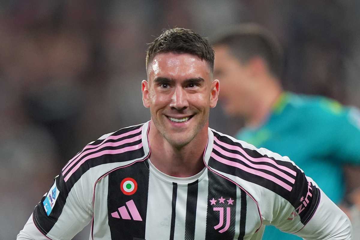 Vlahovic ride dopo un gol con la Juve