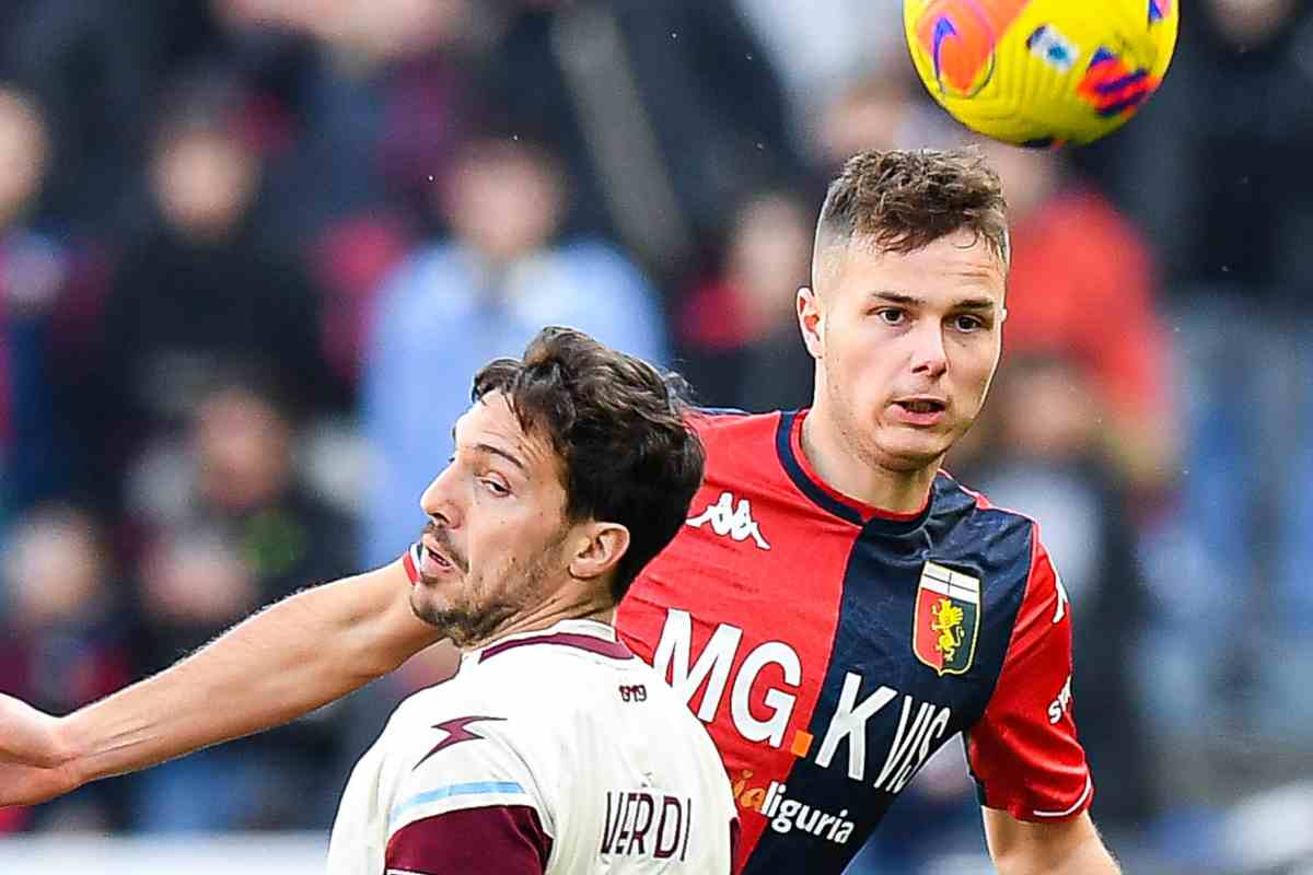 Zihno con la maglia del Genoa