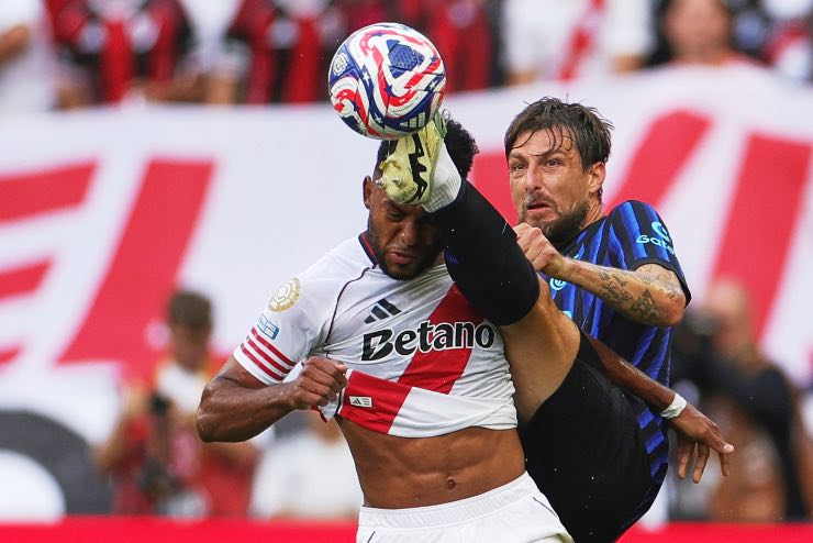 Acerbi su azione difensiva