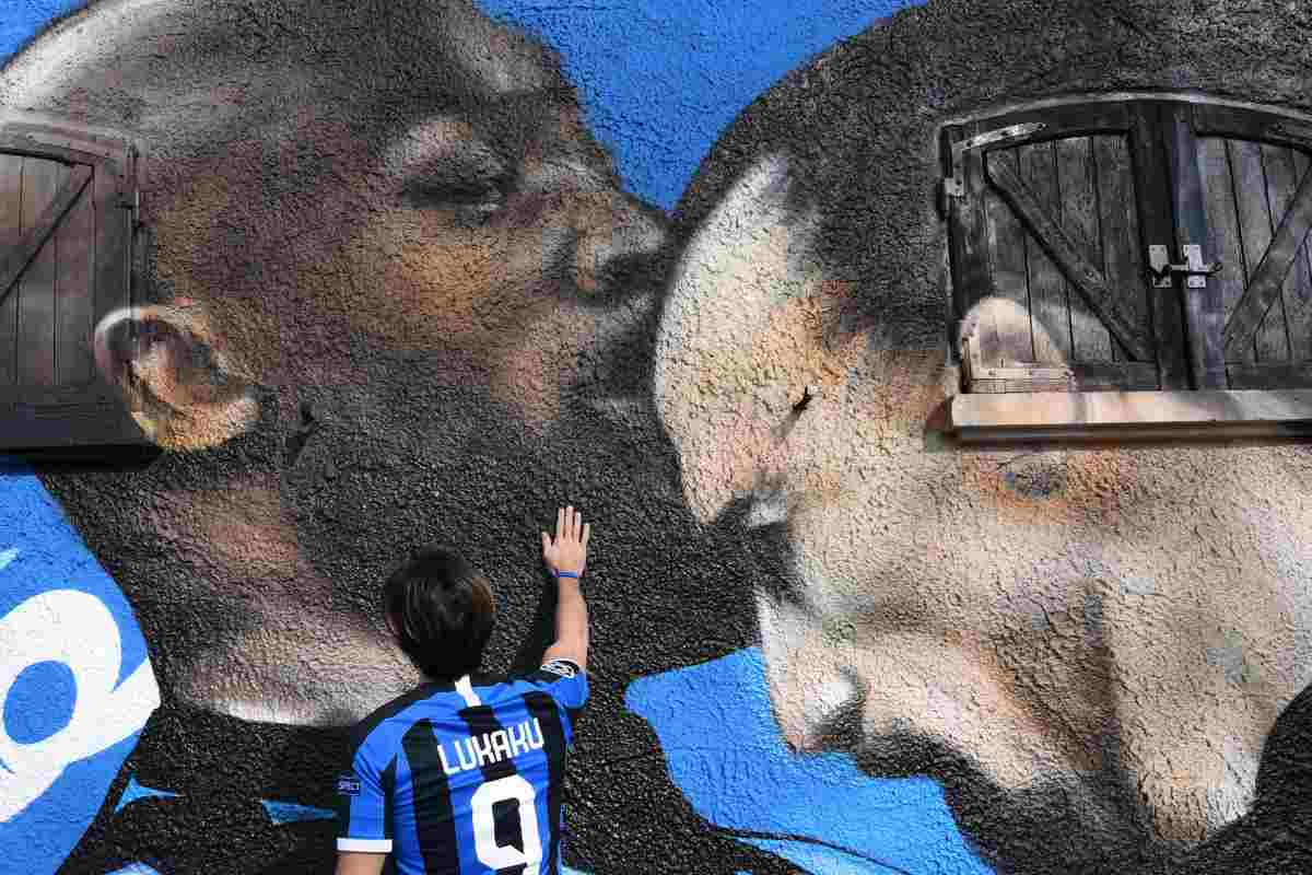 Il murale con Lukaku e Ibra